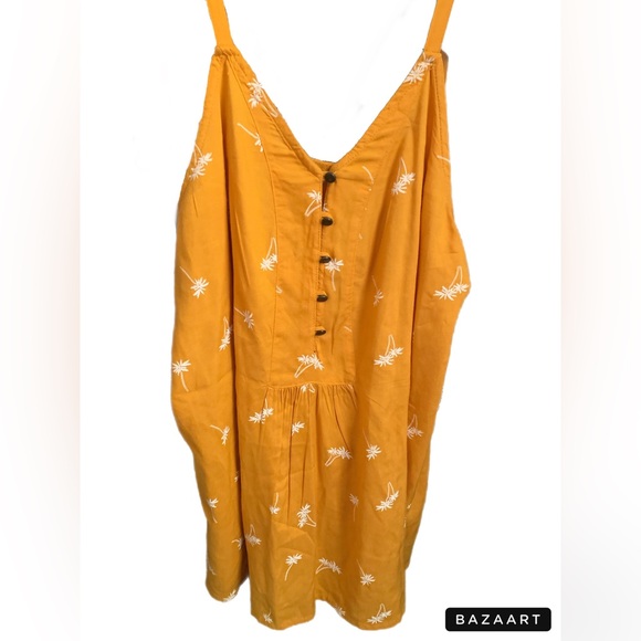!!New!! Mustard yellow and white palm tree print top - Picture 2 of 7
